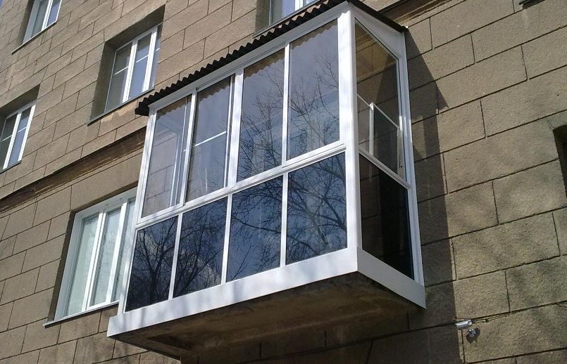 французское остекление балкона Вишневое